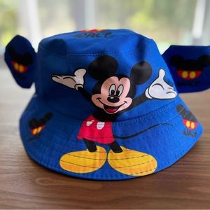 💙❤️🖤Mickey Mouse Reversible Bucket Hat🖤❤️💙